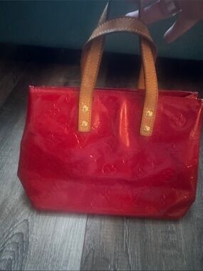 Louis Vuitton Vernis Reade PM Tote Red